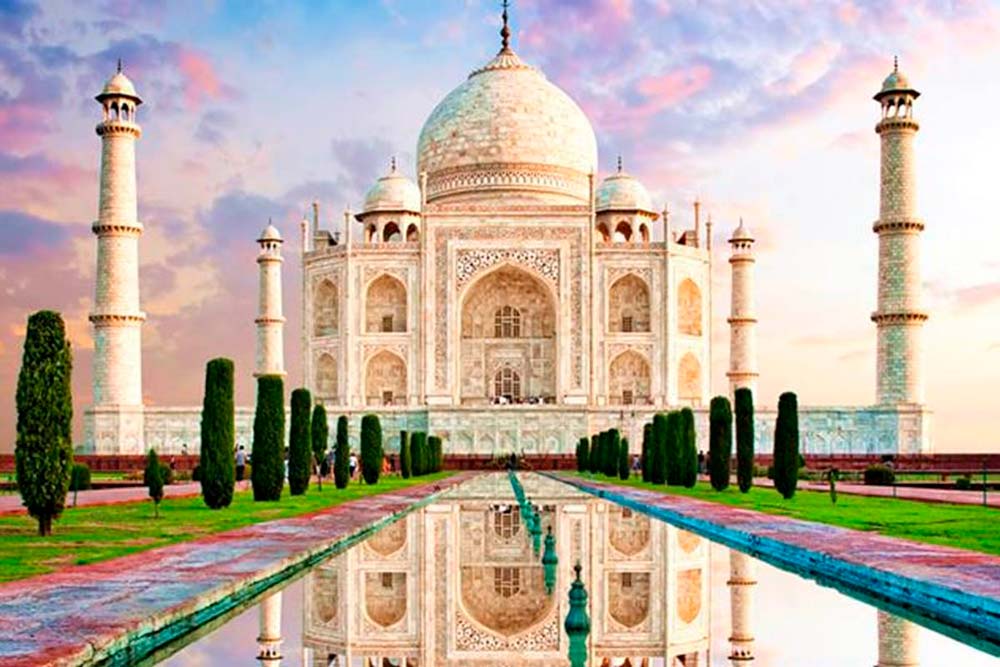 El imponente monumento de la India, el Taj Mahal